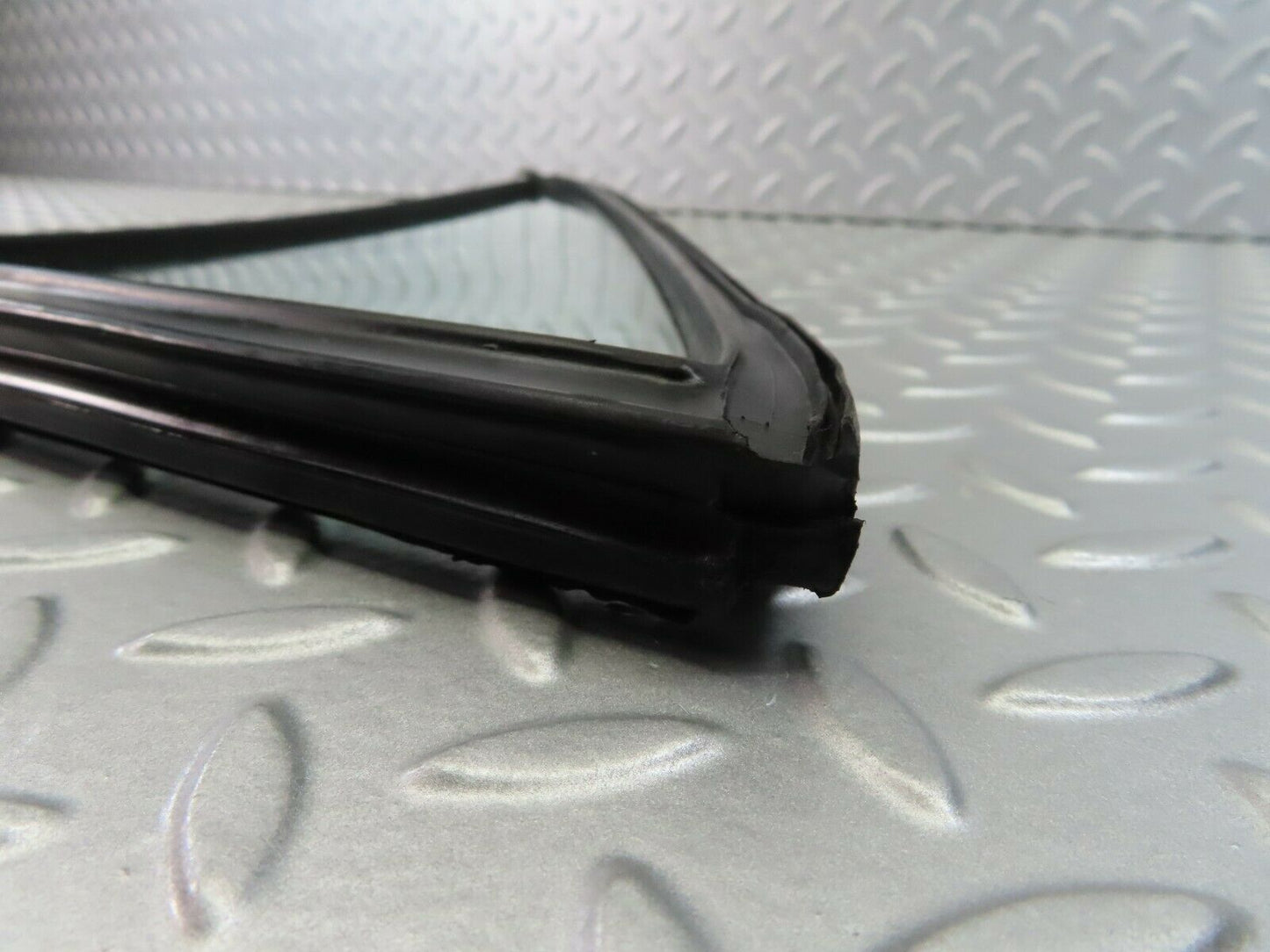 7257 Mercedes-Benz W116 450SE Rear Right Quarter Window