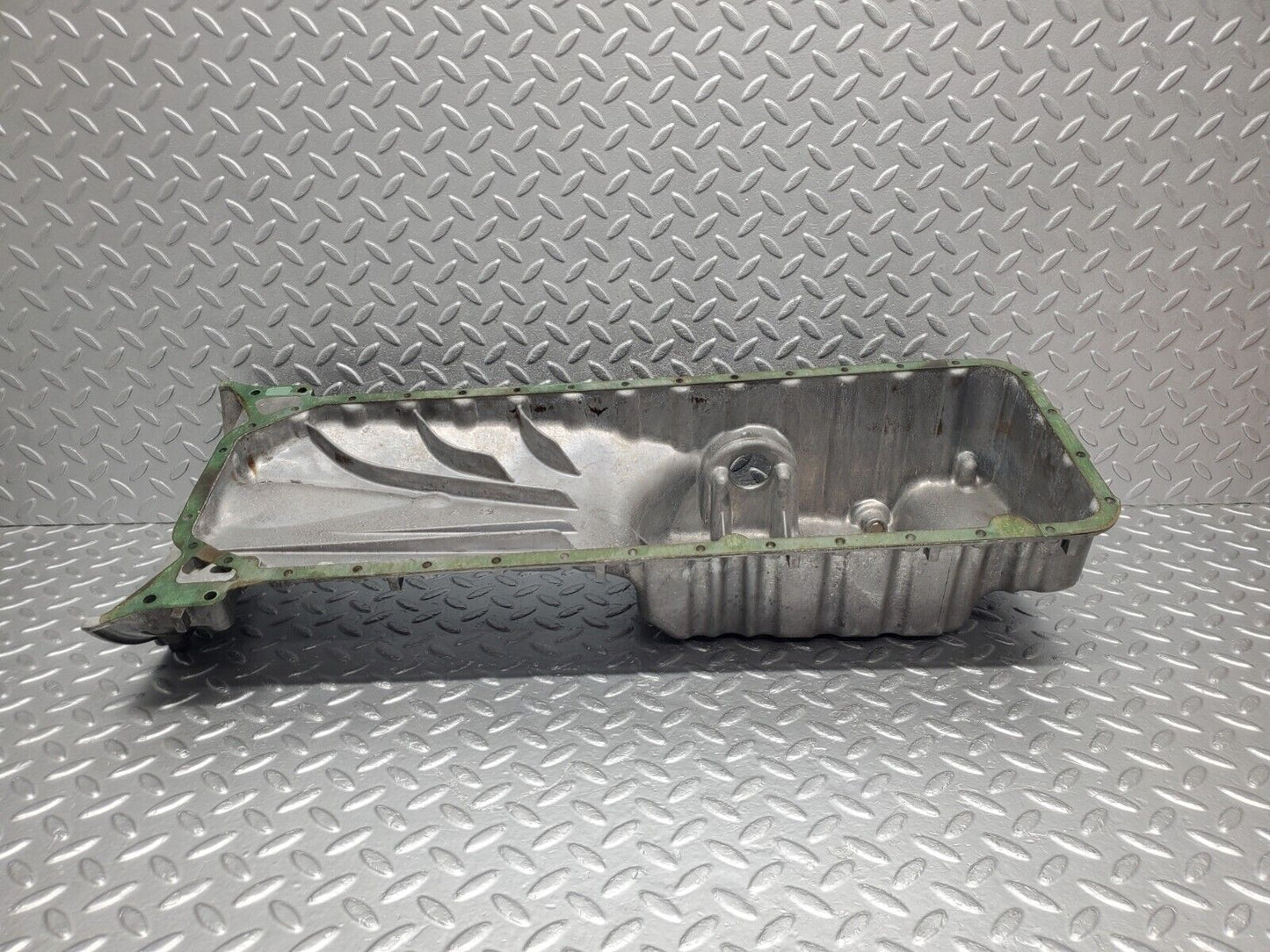 46231 Mercedes-Benz W124 280E Oil Pan Oil Sump 1040141202