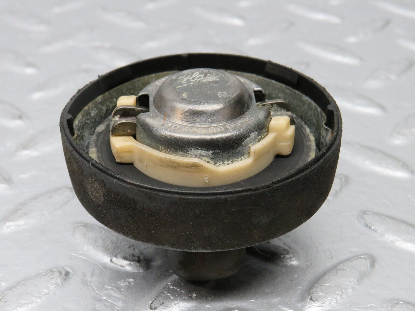 38590 Mercedes-Benz R129 280SL Coupe Fuel Tank Cap 1404700005