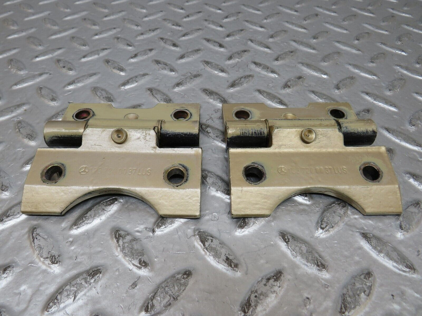 27235 Mercedes-Benz W123 280E Door Hinge Pair 1237200037