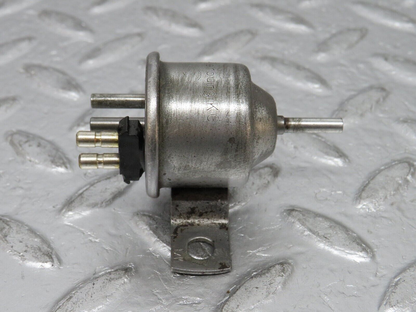 0781 Mercedes-Benz C107 350SLC Coupe Vacuum Check Valve