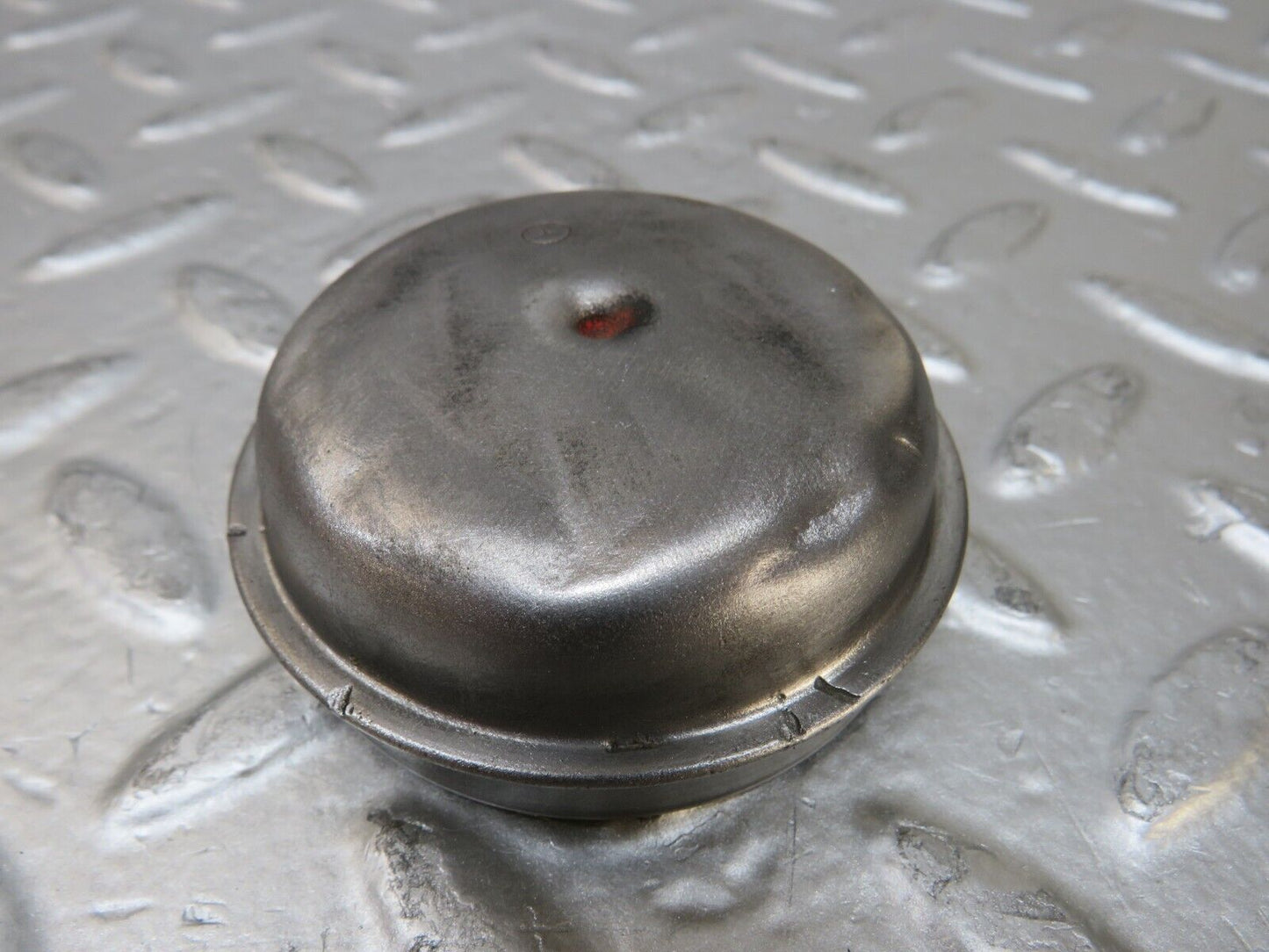 26699 Mercedes-Benz C124 220CE Coupe Wheel Hub Locking Cap
