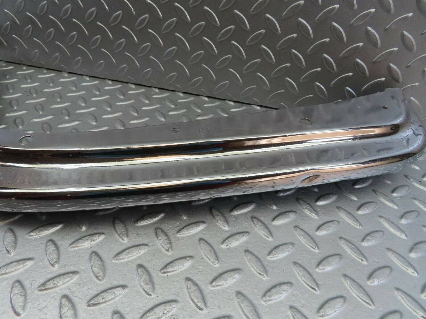 10610 Mercedes-Benz W108 Front Left Upper Bumper Corner