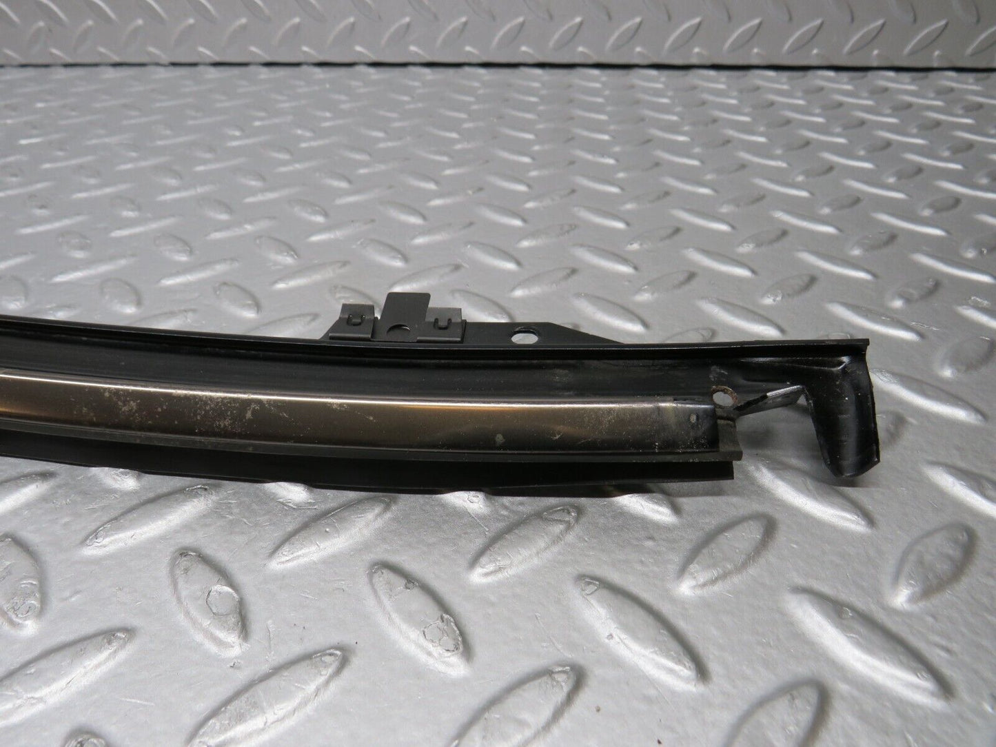 38607 Mercedes-Benz R129 280SL Coupe Front Windscreen Top Chrome Trim