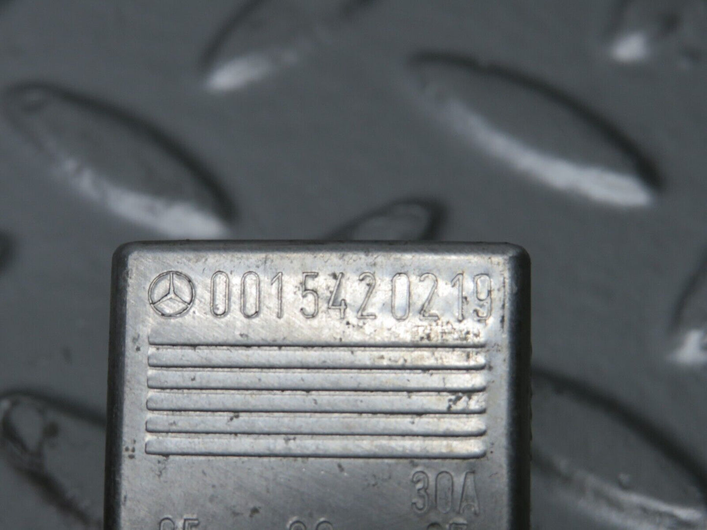 31231 Mercedes-Benz S124 220TE Wagon Multi Purpose Relay 0015420219
