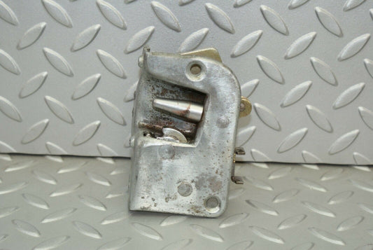 3122 Mercedes-Benz W115 220D Front Right Door Lock Mechanism
