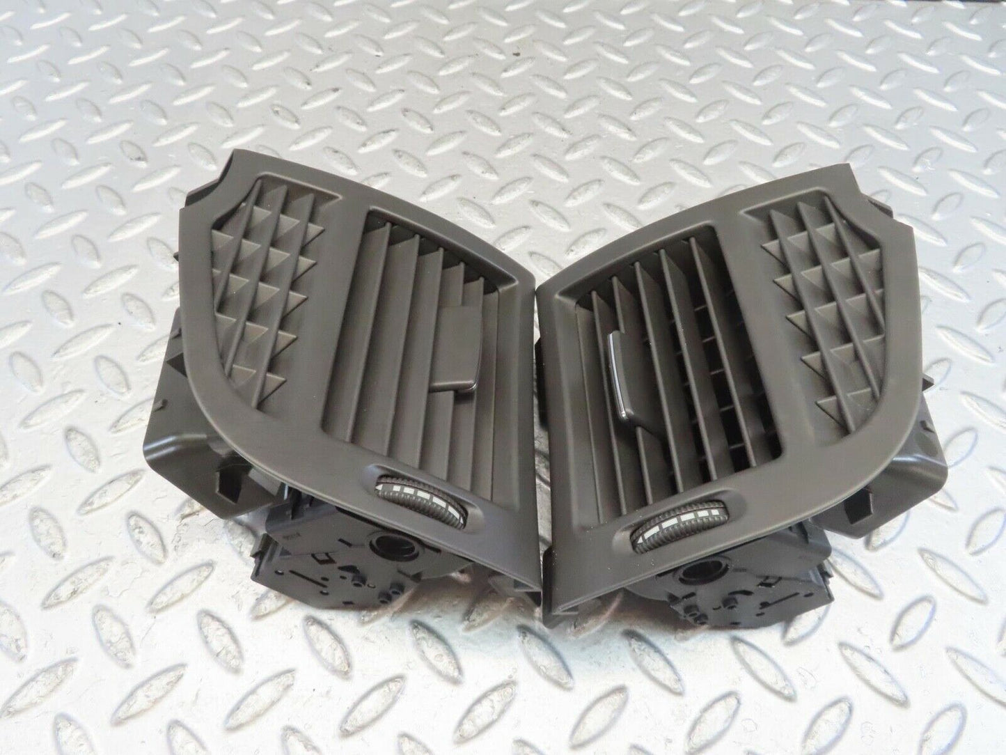 11076 Mercedes-Benz W221 S320 Dasboard Air Vents Left And Right