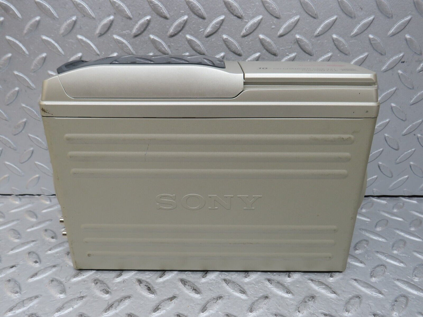 36502 Mercedes-Benz W201 190E 2.0L Disc Changer SONY CDX-727