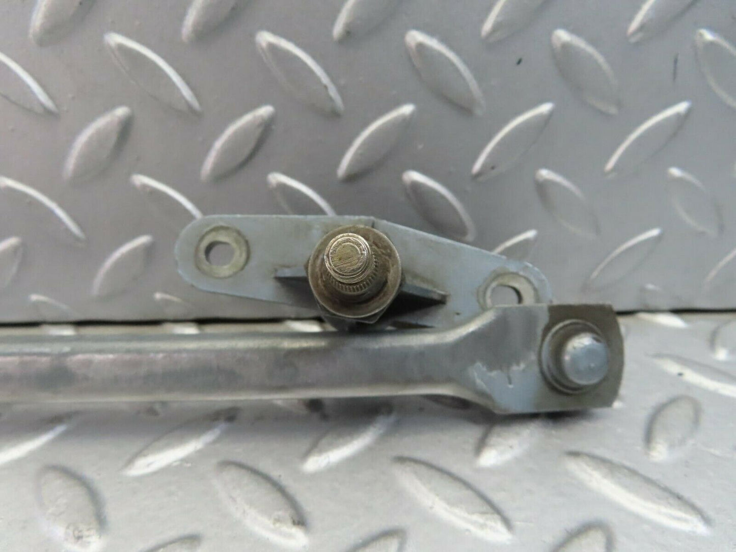 9720 Mercedes-Benz C123 280CE Coupe Windscreen Wiper Linkage