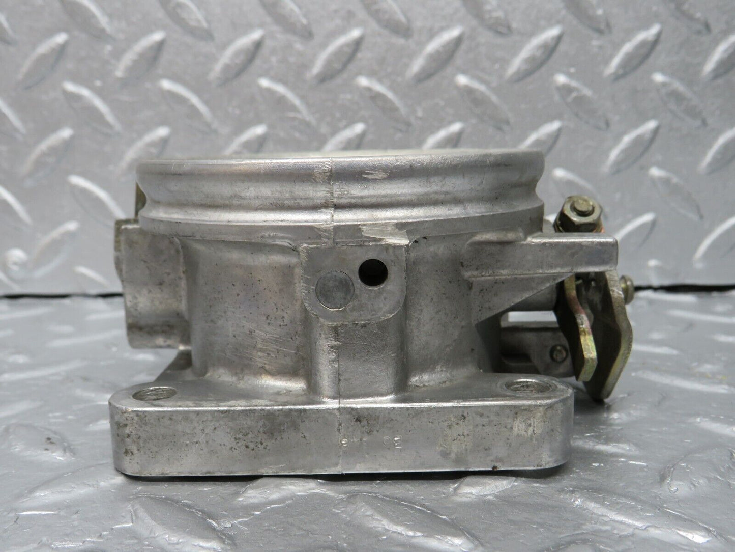 39998 Mercedes-Benz R107 350SL Throttle Body Valve