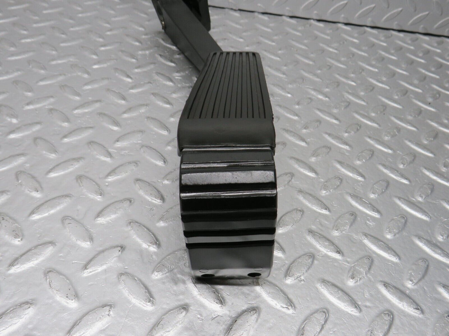 38382 Mercedes-Benz R129 280SL Coupe Accelerator Pedal With Linkage 1293000004