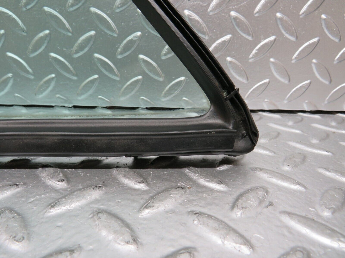 25130 Mercedes-Benz W201 190D Rear Right Quarter Window Glass 2017350624