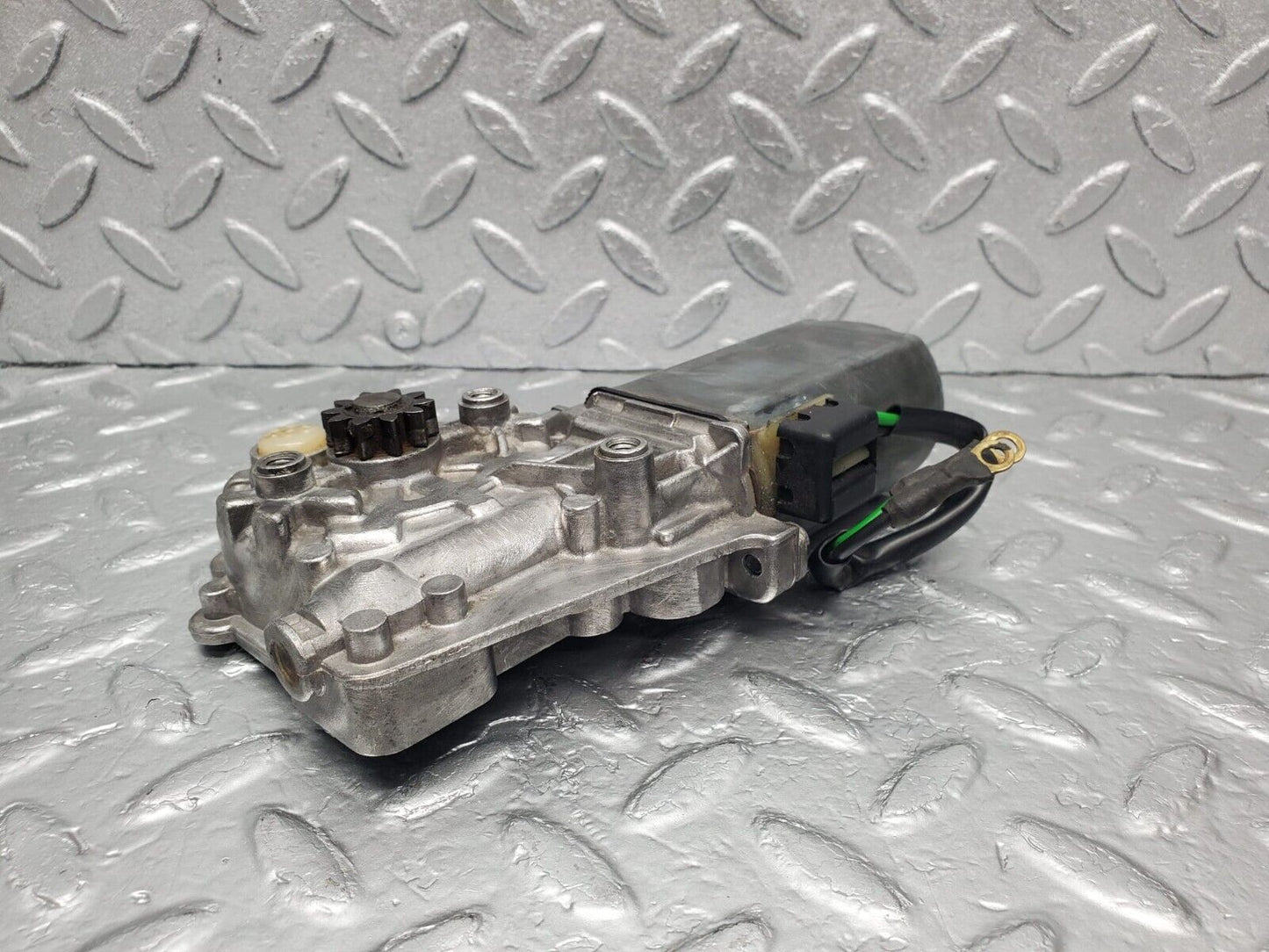 30310 Mercedes-Benz W124 230E Window Regulator Motor Left Bosch 0130821284