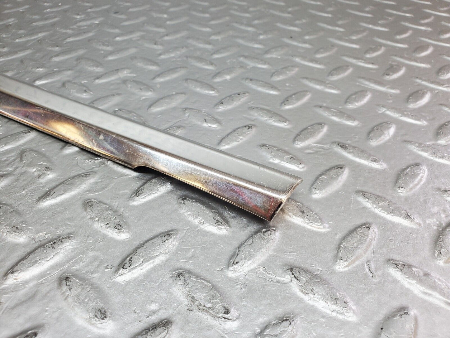 45808 Mercedes-Benz W126 420SE Front Right Door Chrome Moulding Trim