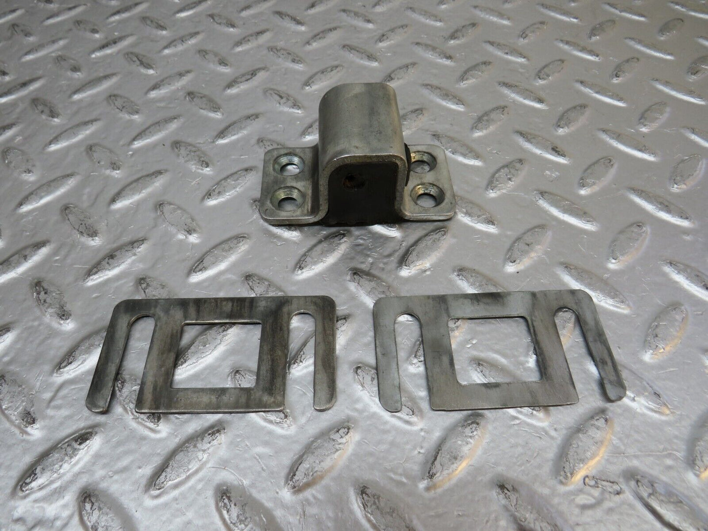 29830 Mercedes-Benz W123 230E Left Door Lock Latch