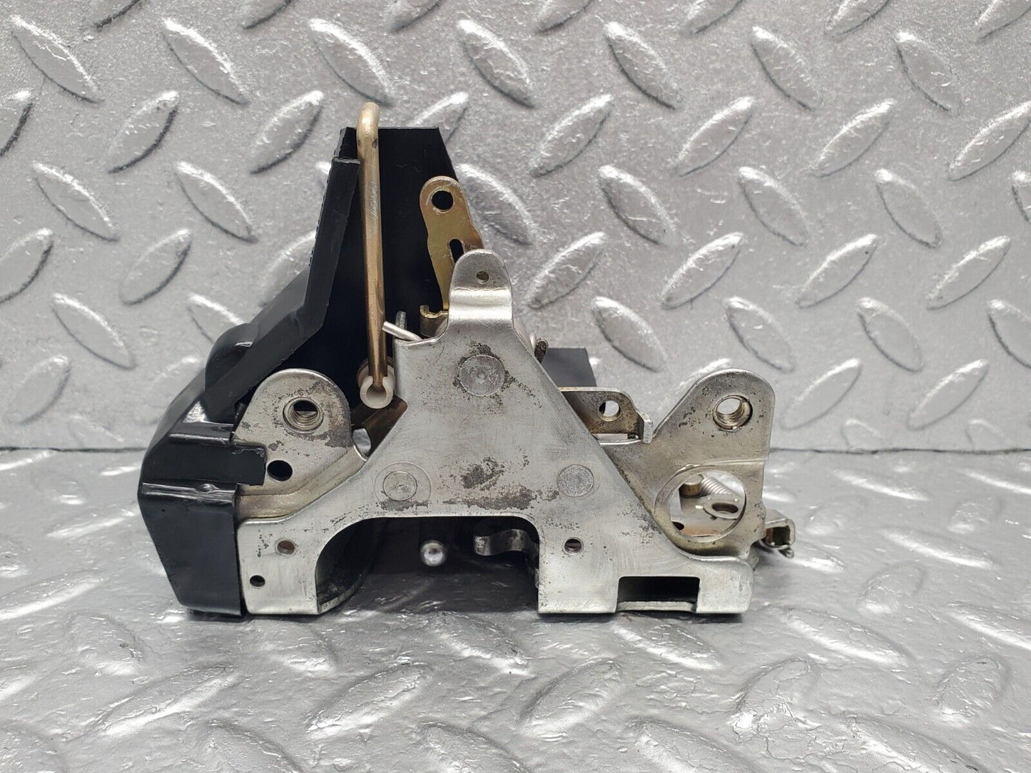 46383 Mercedes-Benz C123 280CE Coupe Left Door Lock Mechanism 1237230308