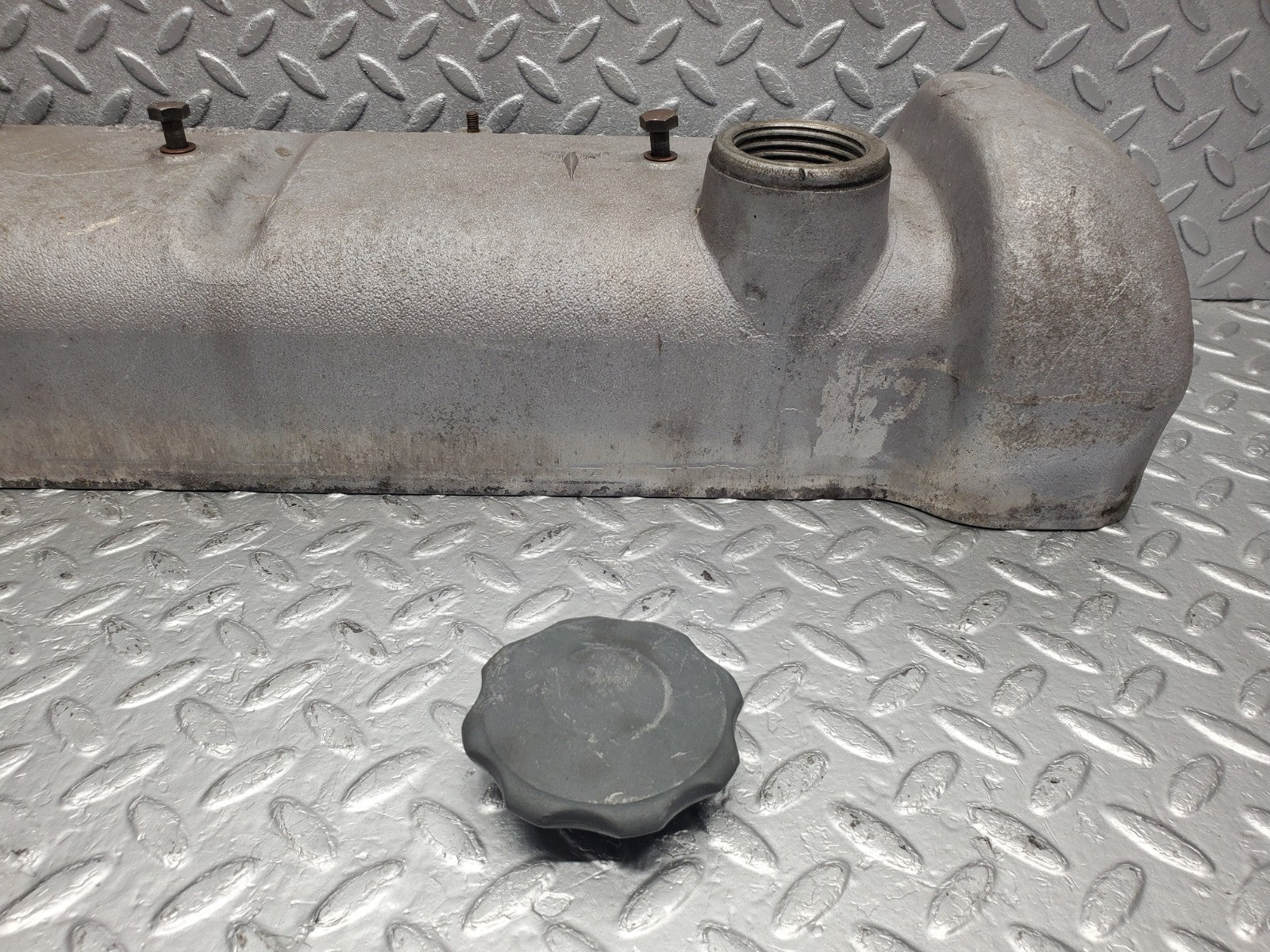 W112 cylinder head cover used OEM