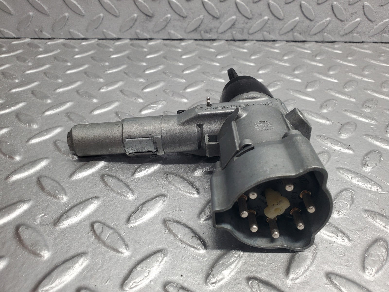 W124 Wagon steering lock ignition switch with key used OEM