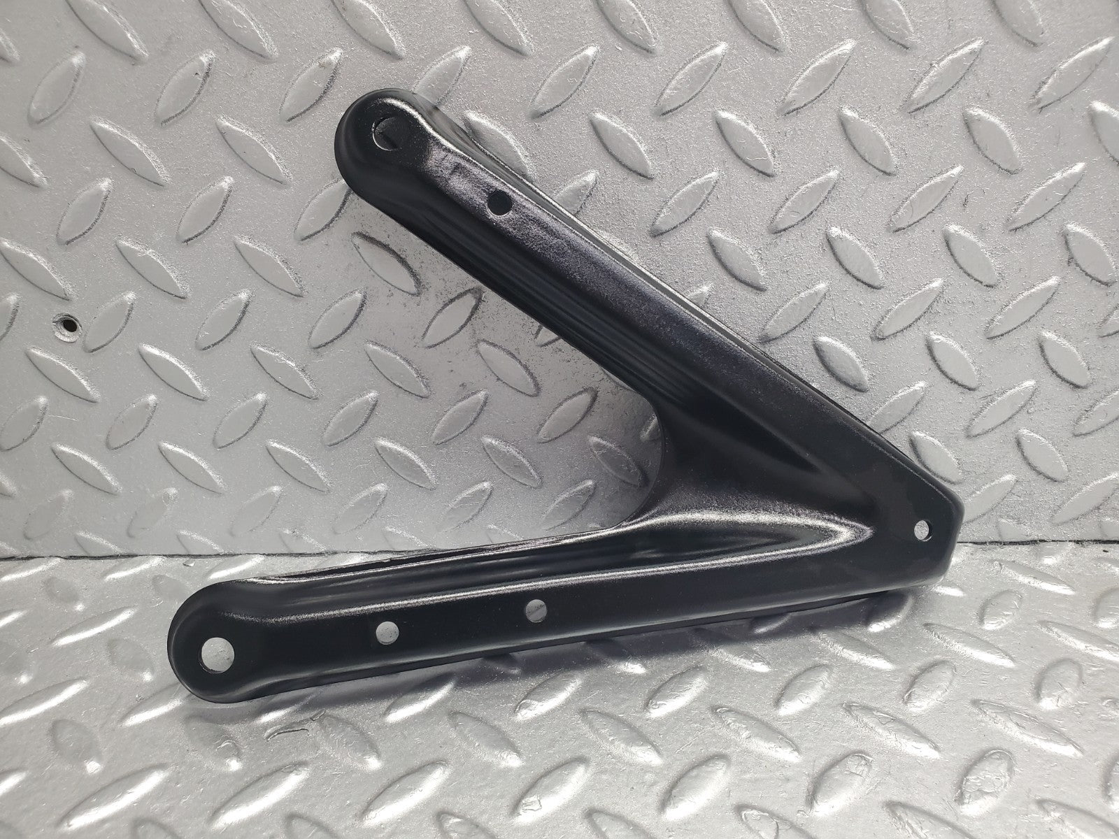 W124 Wagon air intake manifold bracket used OEM