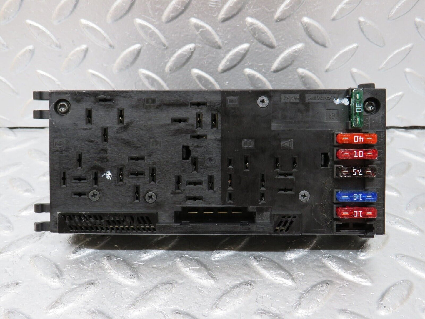 34847 Mercedes-Benz W210 320E Relay Box Fuse Box 0195455632 0005401050