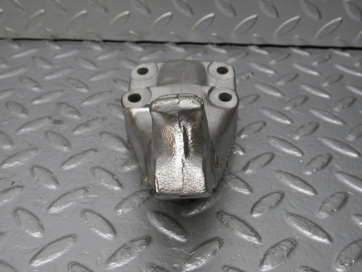 32951 Mercedes-Benz C107 R107 450 V8 Engine Mount Bracket Left 1162234404