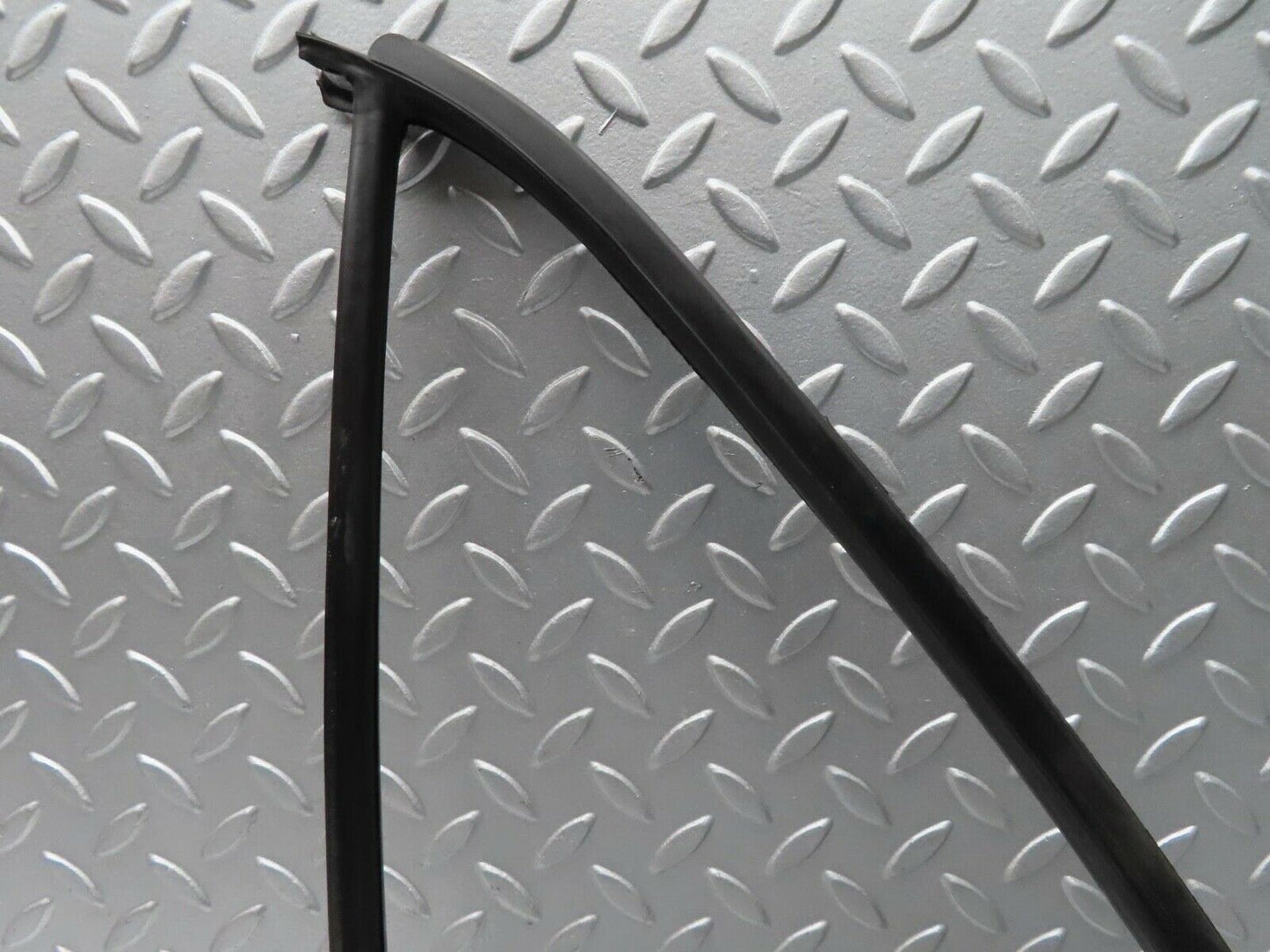 14490 Mercedes-Benz W116 350SE Rear Left Quarter Window Rubber Seal 1167350124