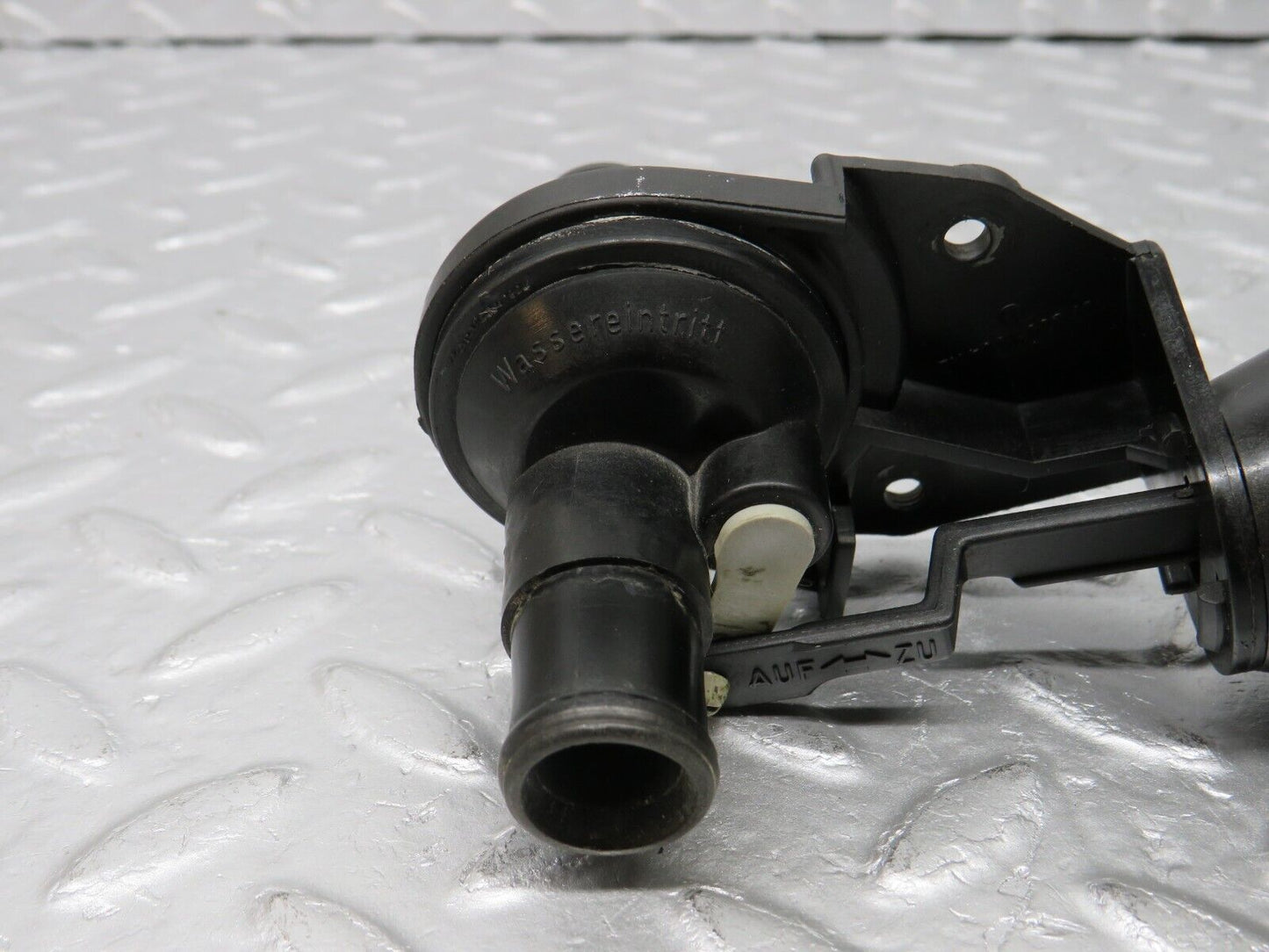 39101 Mercedes-Benz R107 500SL Coupe Heater Control Valve 1078300584