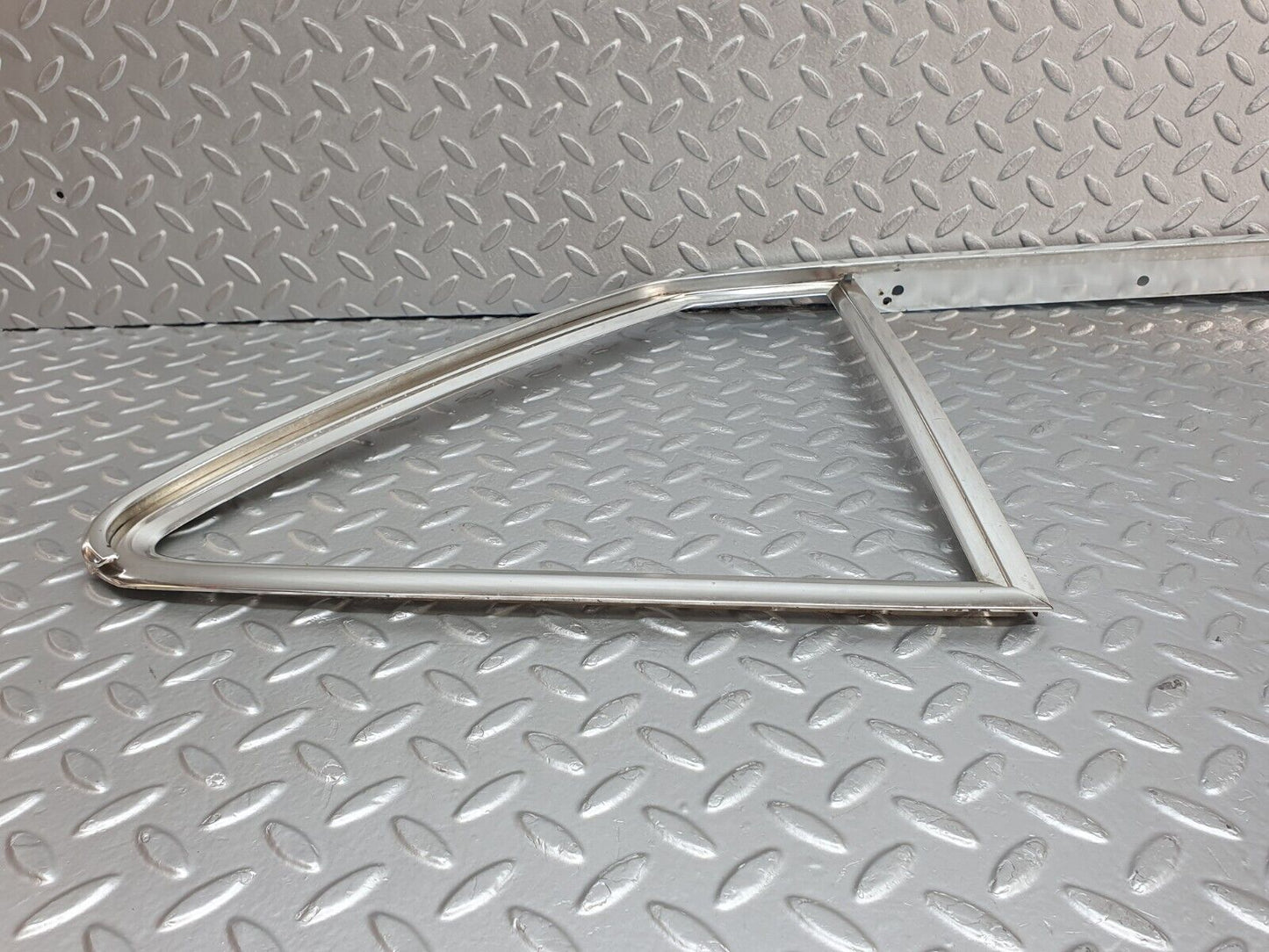 43053 Mercedes-Benz R107 Hardtop Side Window Chrome Moulding Trim Right