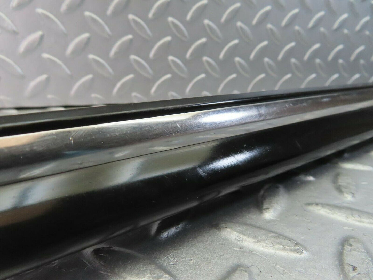 10296 Mercedes-Benz C107 Coupe Right Door Centre Moulding Trim