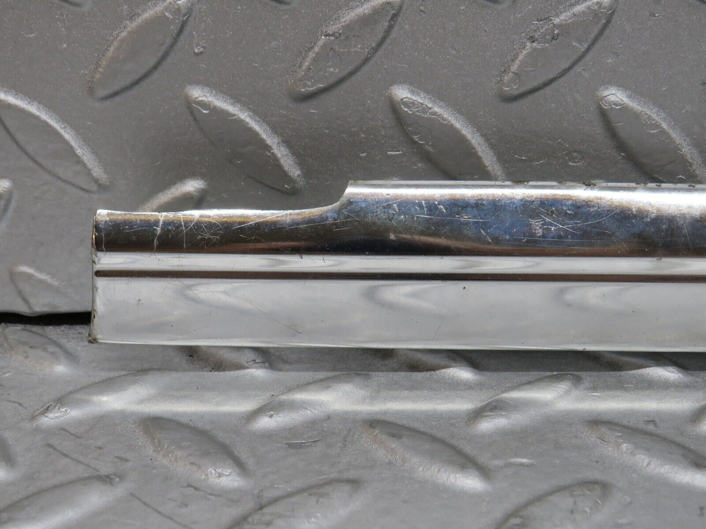 37313 Mercedes-Benz W109 300SEL Front Left Door Chrome Moulding Trim