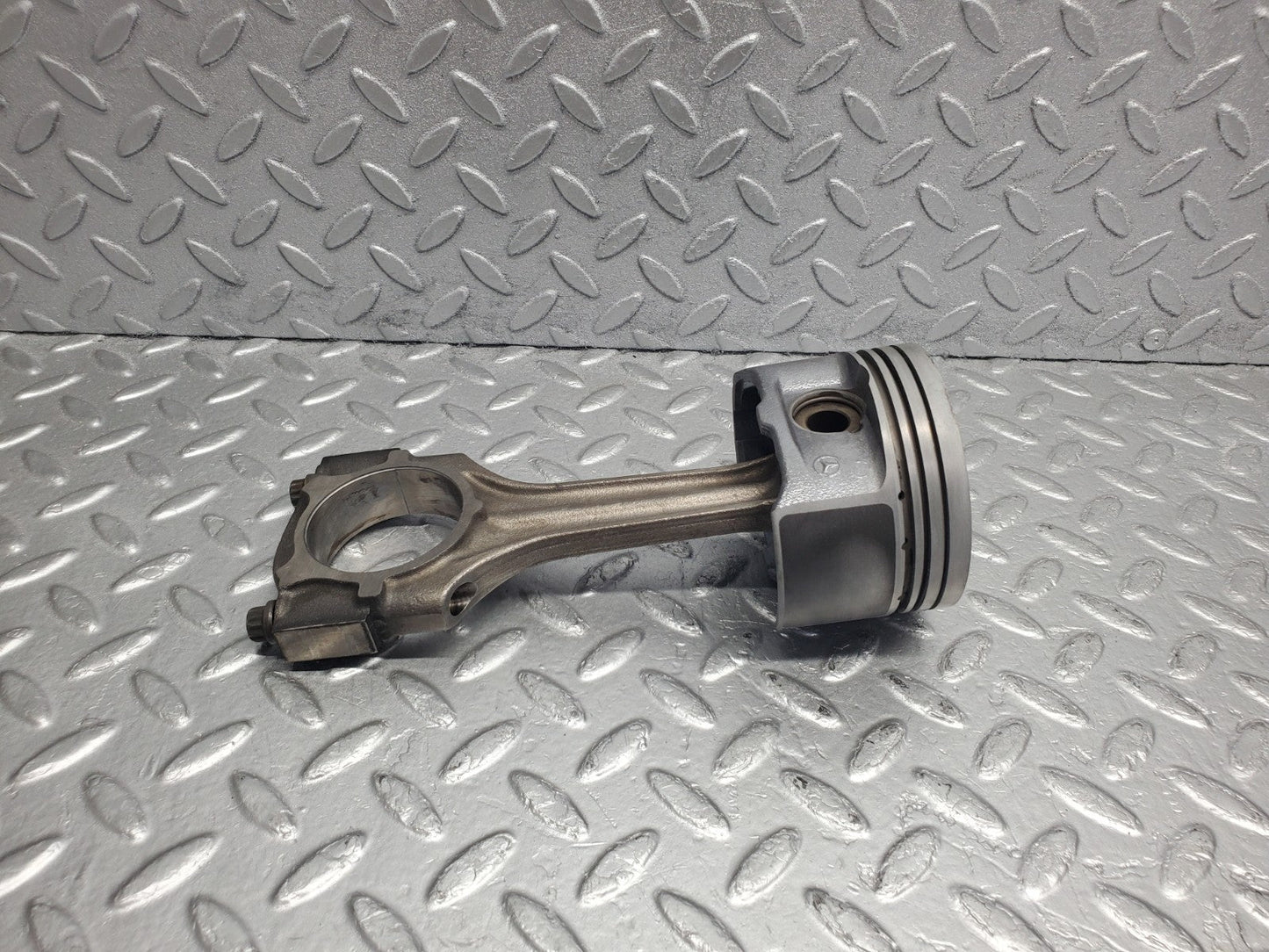 W124 Wagon piston with connecting rod used OEM