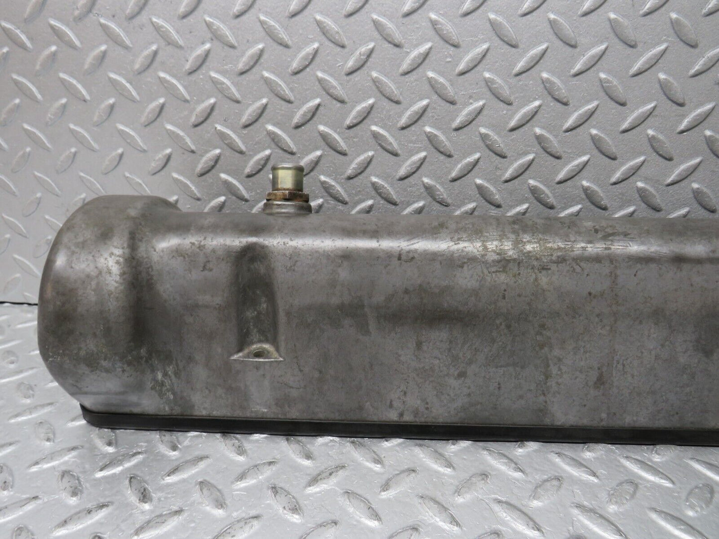 37636 Mercedes-Benz W109 300SEL Cylinder Head Valve Cover Left 1160161805