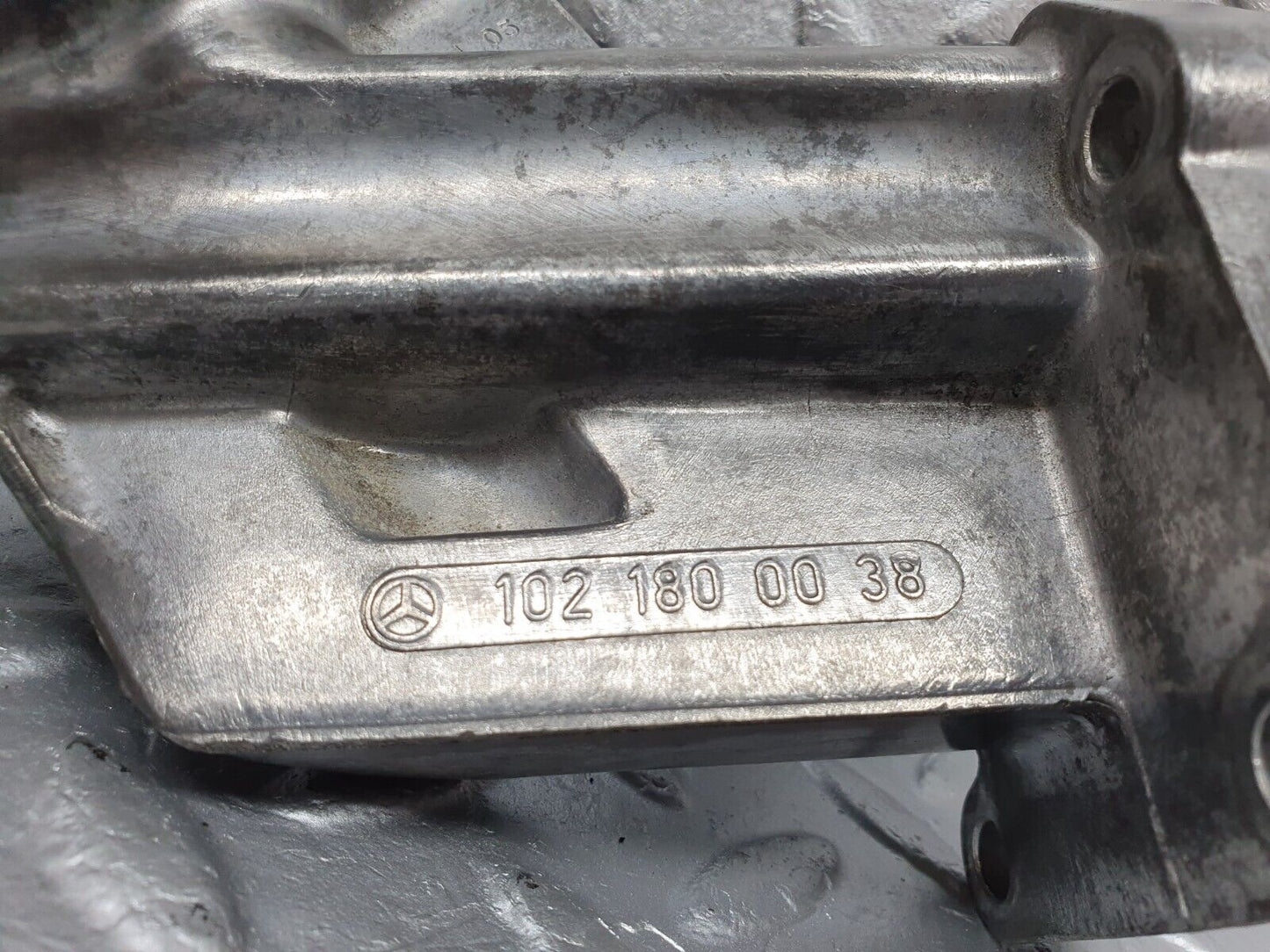 41629 Mercedes-Benz W124 200E Oil Filter Housing 1021800038
