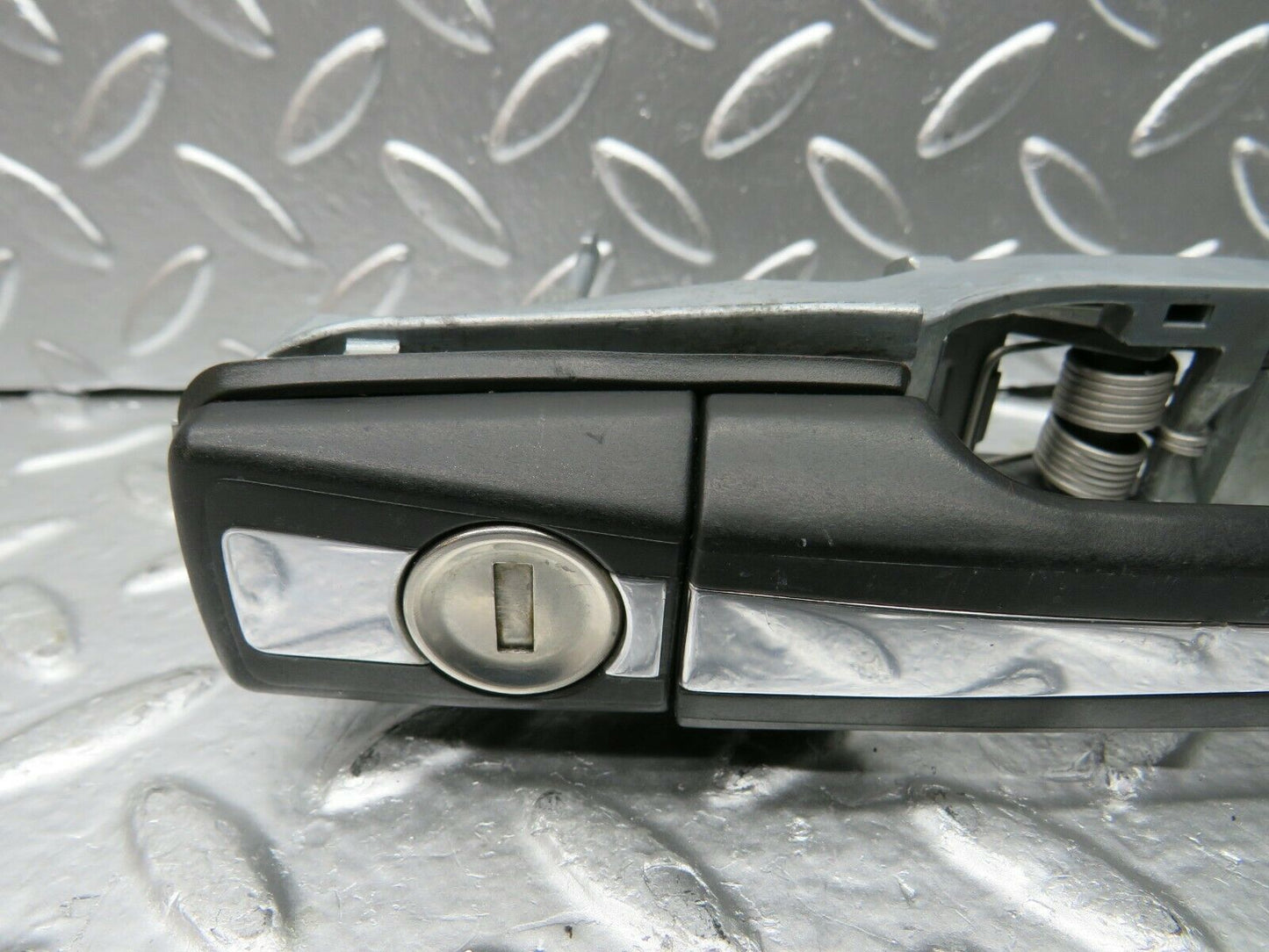 22475 Mercedes-Benz C124 E220 Coupe Left Exterior Door Handle No Key