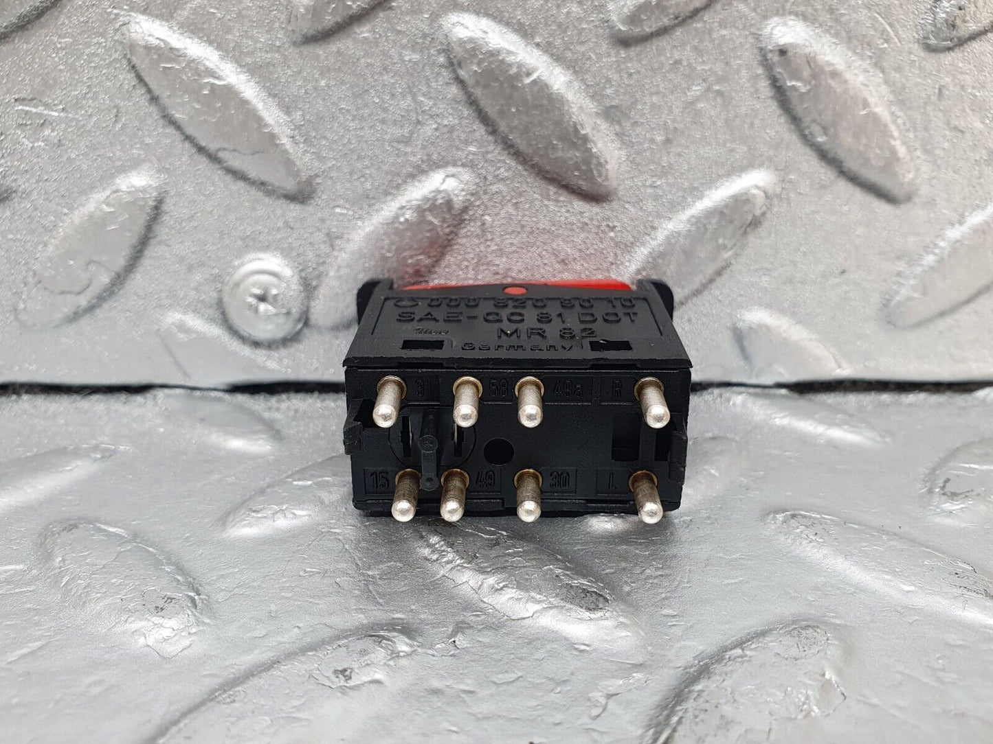 44112 Mercedes-Benz C123 230CE Coupe Hazard Warning Light Switch 0008209010