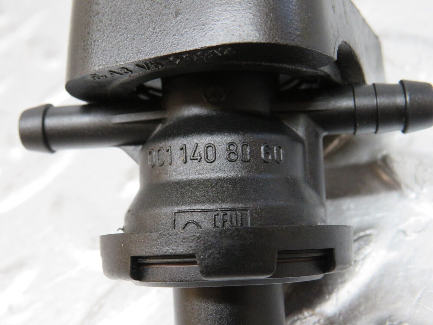 37756 Mercedes-Benz A124 320E Cabriolet Fuel Regeneration Vacuum Valve 0011408060 1201411240