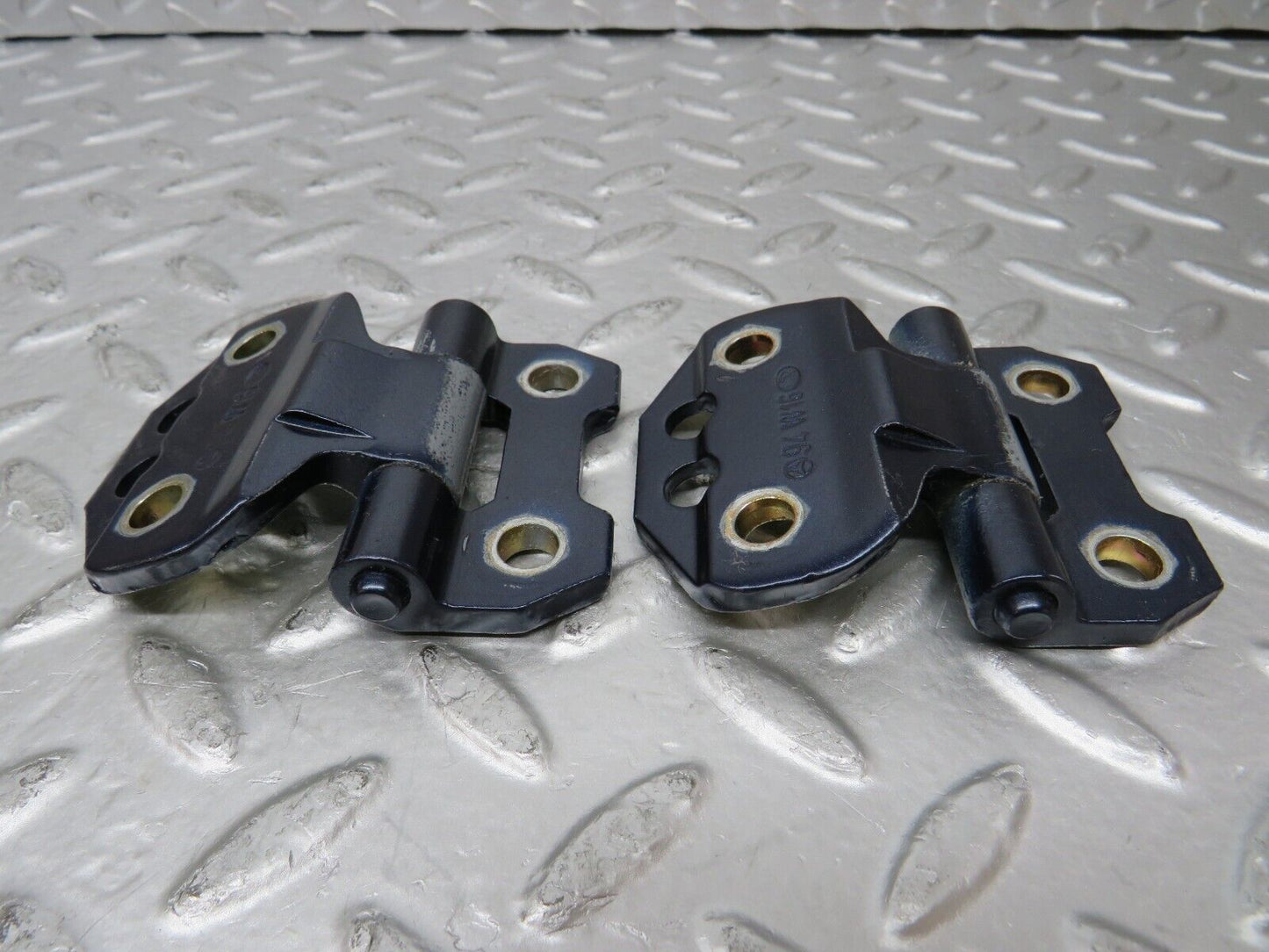 25879 Mercedes-Benz W124 280E Door Hinge Left Side