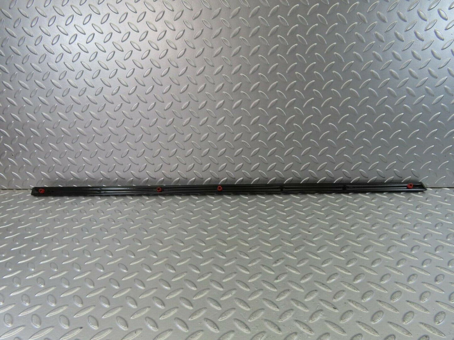 10276 Mercedes-Benz W123 Rear Left Door Centre Moulding Trim