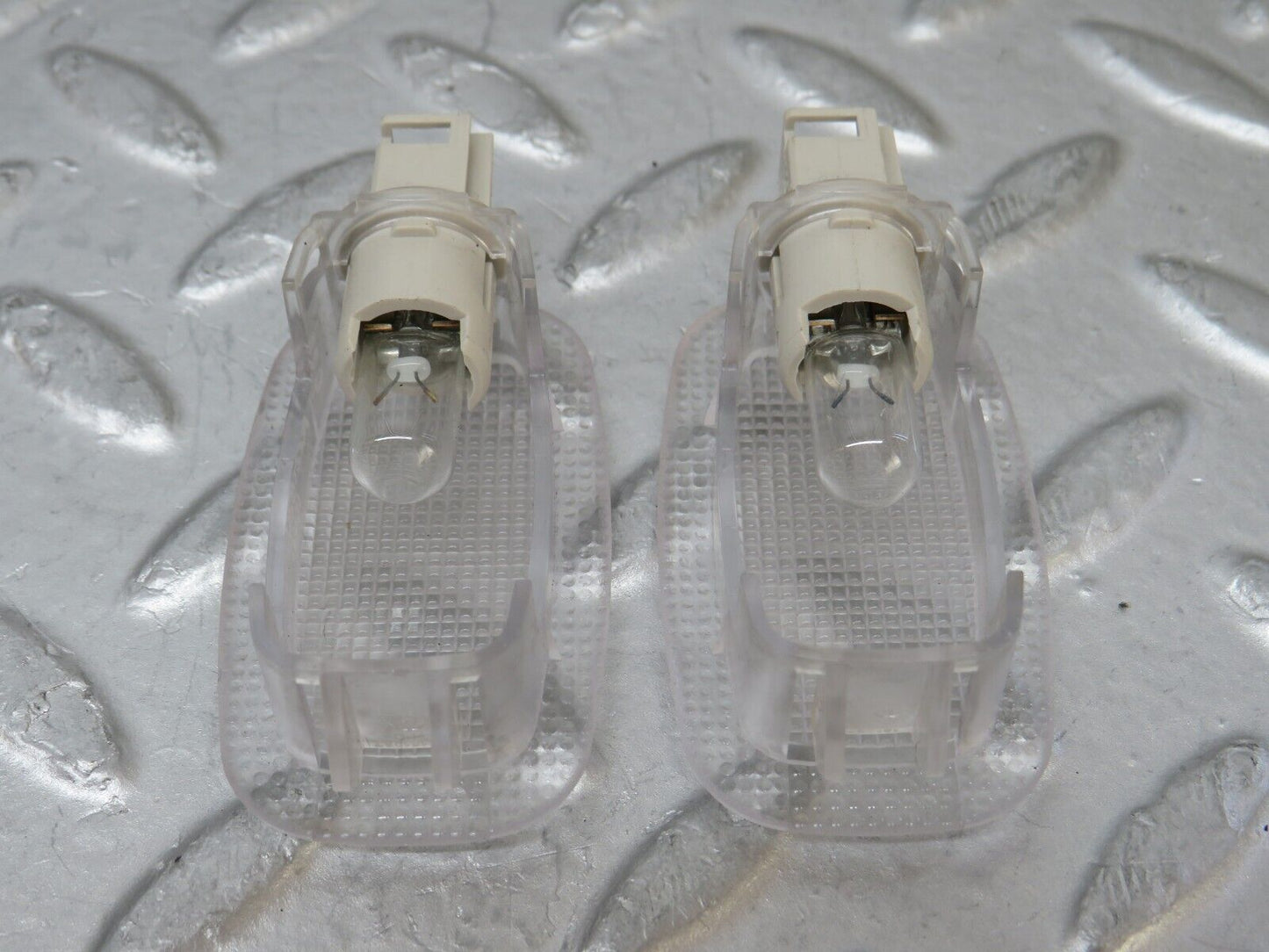 35134 Mercedes-Benz W221 Dome Light 2x 2218200401
