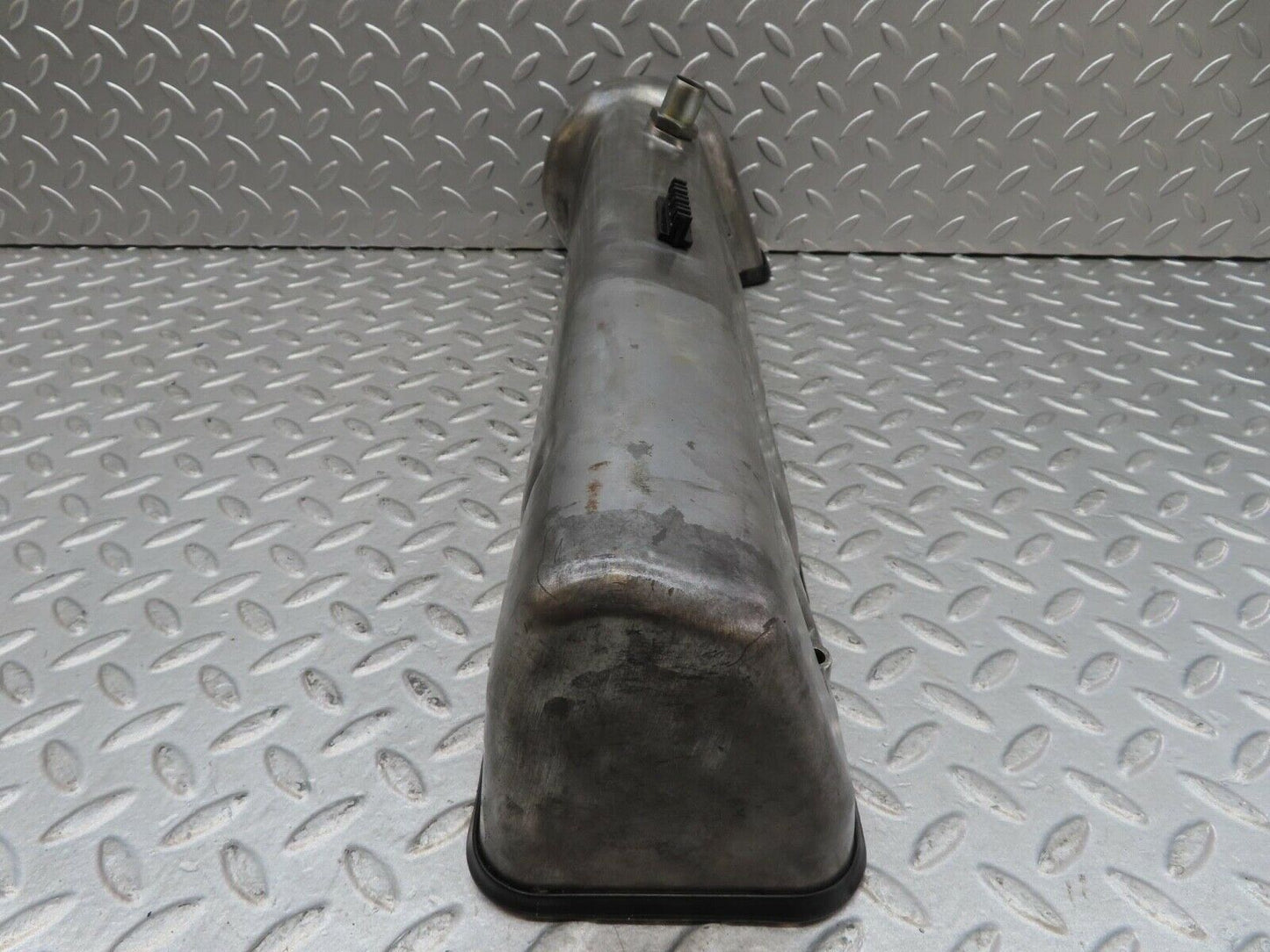 16530 Mercedes-Benz C107 350SLC Coupe Cylinder Head Valve Cover Left 1160161805