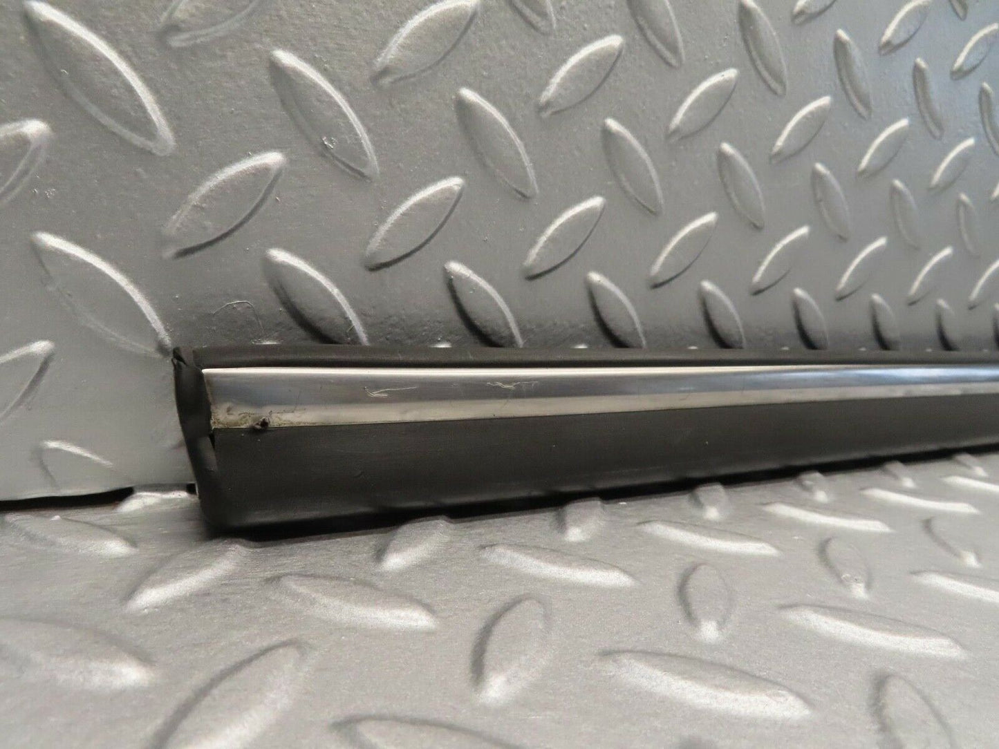 11821 Mercedes-Benz R107 450SL Right Door Centre Moulding Trim