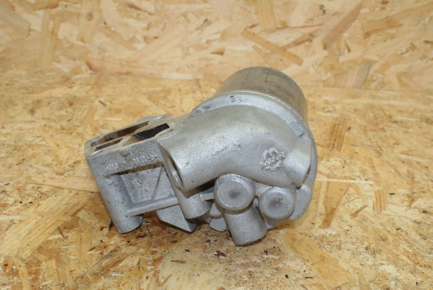 2376 Mercedes-Benz W123 280E Oil Filter House 1101800111