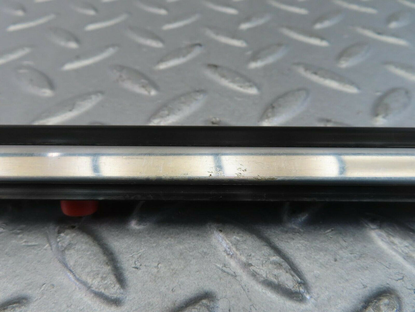 10243 Mercedes-Benz W123 Rear Right Door Centre Moulding Trim