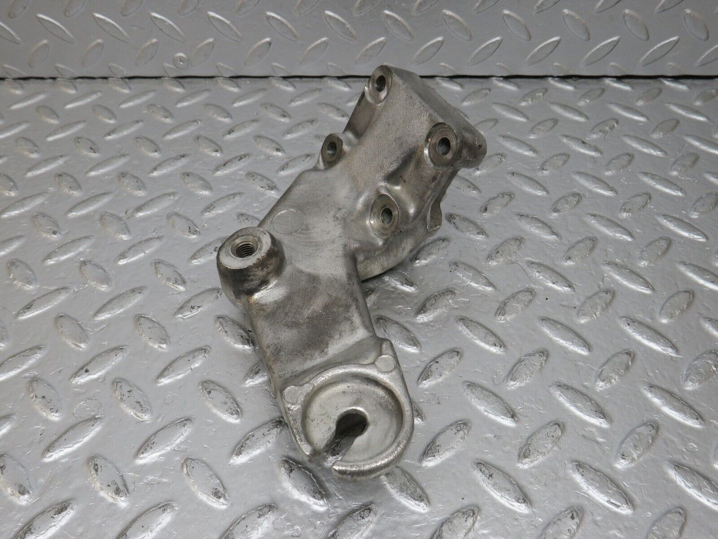 34507 Mercedes-Benz C126 380SEC Engine Mount Bracket Left Side 1162235004