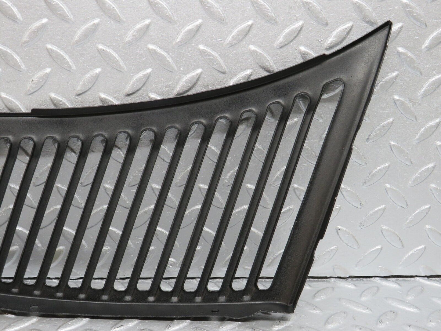 40080 Mercedes-Benz R107 350SL Air Intake Grill Right Side