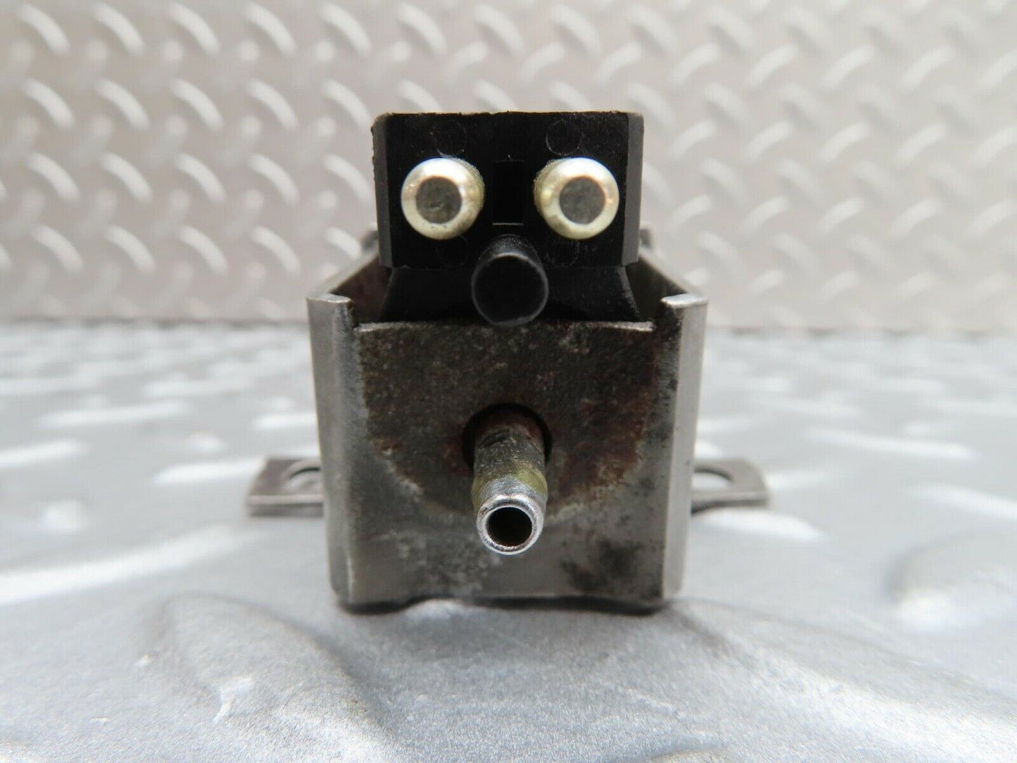 16124 Mercedes-Benz W123 280E Vacuum Solenoid 0015406897
