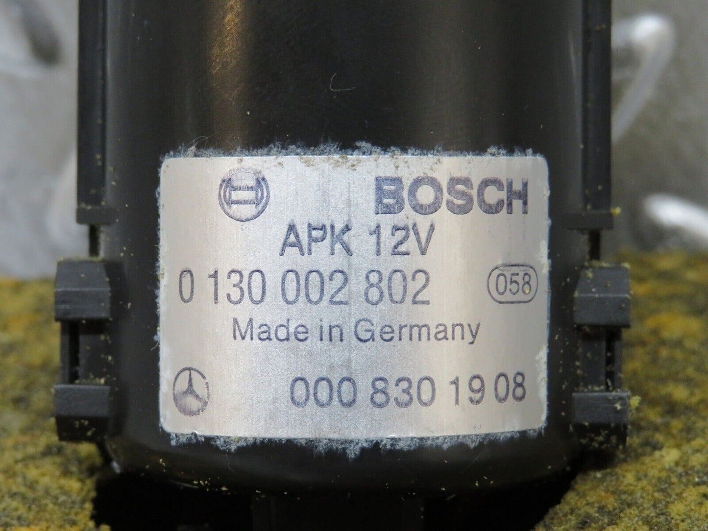 25653 Mercedes-Benz W124 280E Temperature Sensor 0008301908 0130002802