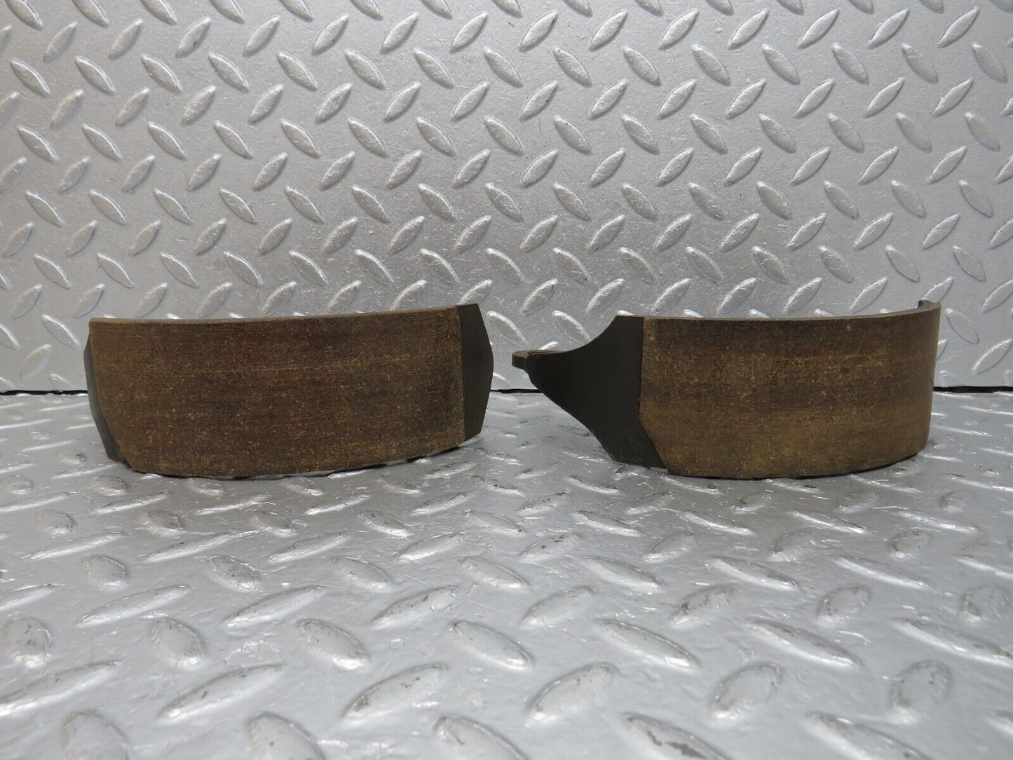 40502 Mercedes-Benz W110 230 Rear Brake Shoes 1104230808 1104230708
