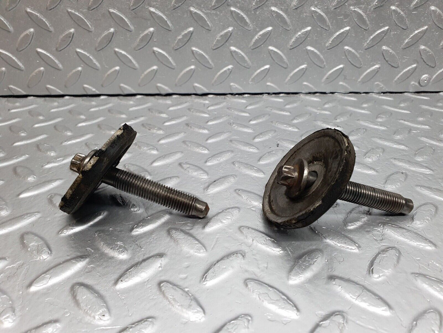 42032 Mercedes-Benz W202 C200 Engine Mount Bracket Bolt 2x