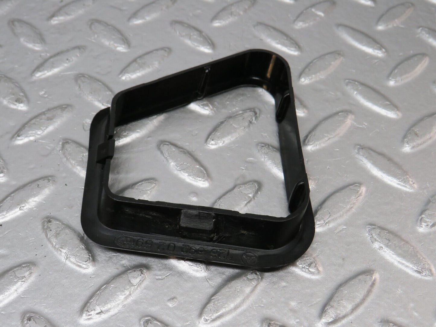 34319 Mercedes-Benz C126 380SEC Seat Belt Presenter Cover Trim 1266920259